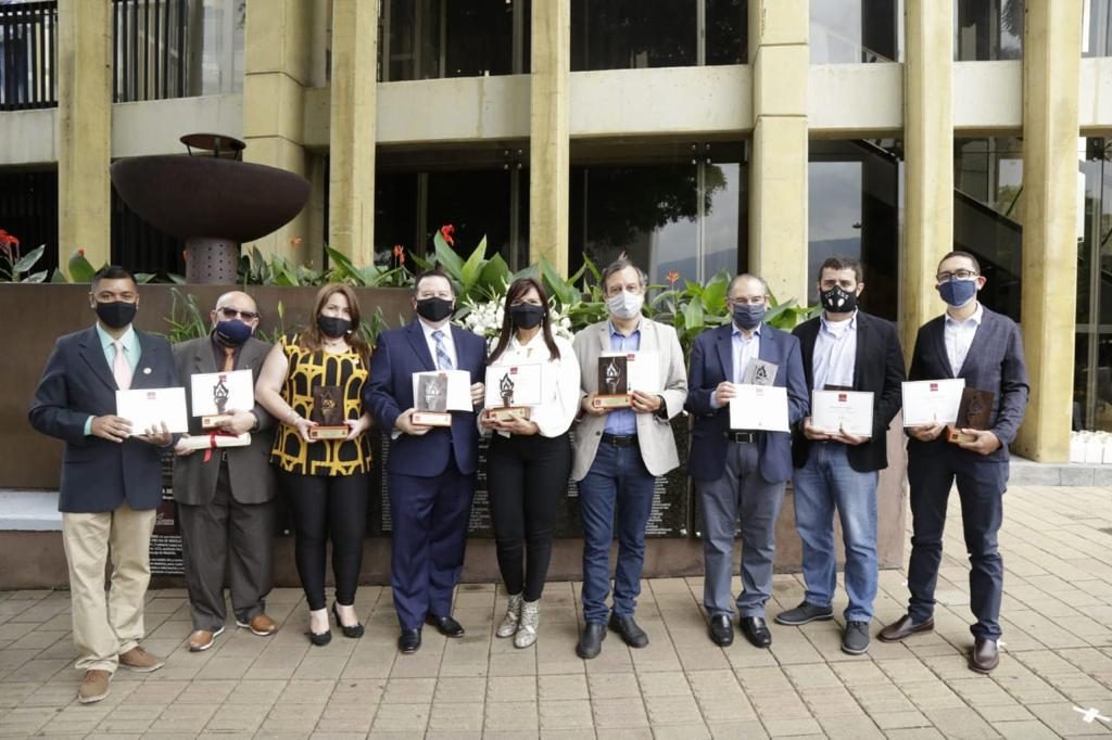 El Club de la Prensa de Medellín entregó el Premio de Periodismo Manuel del Socorro Rodríguez, para exaltar el periodismo libre, responsable y ético en las categorías: Prensa, Radio, Televisión, Medio Alternativo, Medio Digital, Profesor Universitario y A la Vida y Obra.